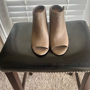 Cute slide only wore once in house I believe.